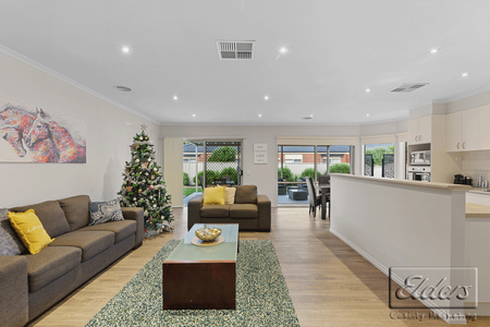 Strathfieldsaye Sophistication - 6 Month Lease - Photo 3
