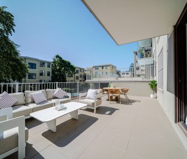 Sunlit Two-Bedroom Apartment Moments from Diamond Bay - Photo 6
