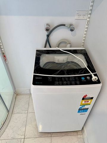 Sunny Self-Contained Studio with Sea View - Photo 2