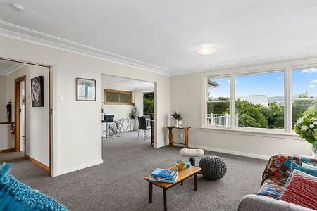 Charming 5BR Roslyn Retreat w/Deck & Garden - Photo 5