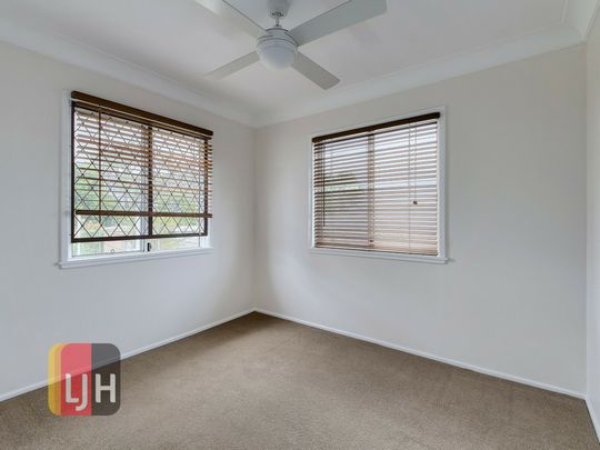 AIR CONDITIONED 3 BEDROOM HOME WITH LAWN MAINTENANCE INCLUDED! - Photo 1