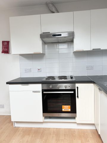 Flat 7, 32 Kelso Road, LS2 9PR, Leeds - Photo 4