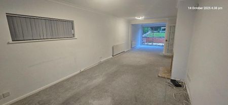 5 bedroom detached house to rent - Photo 2