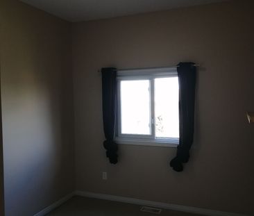 For Lease - 712 Activa Avenue, Kitchener, Ontario - Photo 5