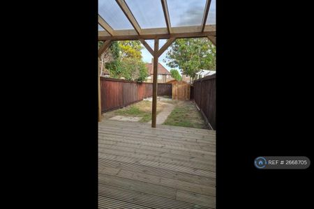3 bedroom terraced house to rent - Photo 2