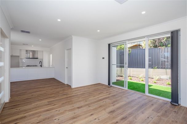 $1200/w 4x2 Maylands Morden living - Photo 1