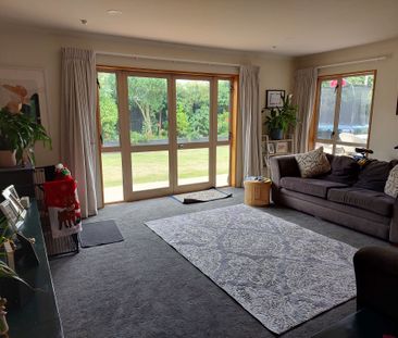 5 bedroom 3 bathroom family home - Photo 2