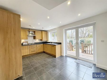 3 bedroom semi-detached house to rent - Photo 5