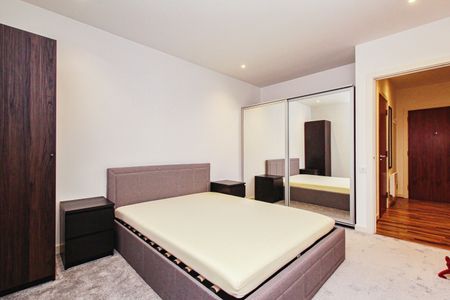 2 Bed Flat, Copenhagen Place, E14 - Photo 5