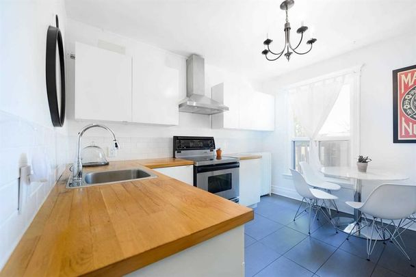 For Lease - 17 Fairholt Road Unit# Upper, Hamilton, Ontario - Photo 1