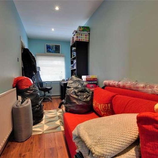 Shortwood Avenue, Staines-upon-thames, Surrey, TW18 - Photo 1