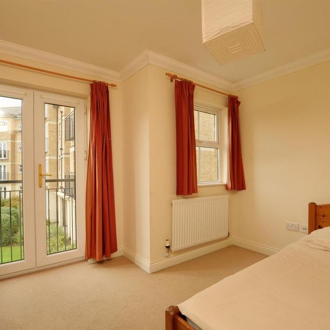 3 bedroom flat to rent - Photo 1