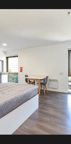 1 bedroom in a flat share to rent - Photo 1