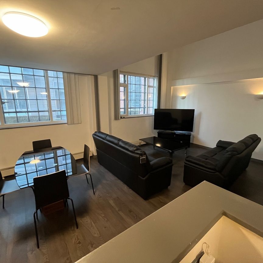 4 Bed Flat, Hatton Garden, L3 - Photo 1