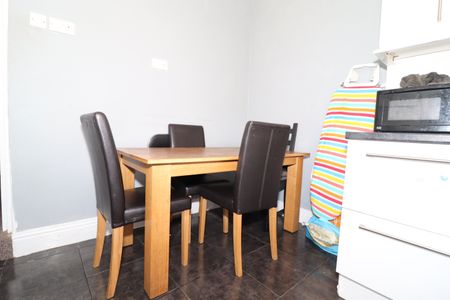 Whitchurch Road, Heath - Photo 2