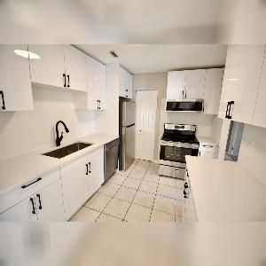 2 Bed 1 Bath Townhouse Balcony South Edmonton - Photo 1