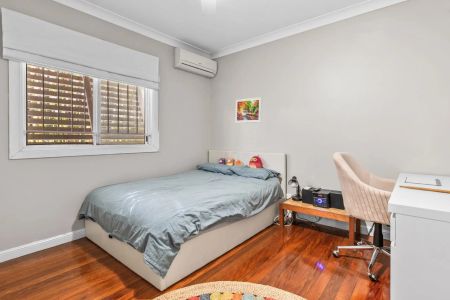 Beautifully Renovated Clayfield Home with Dual Living & Entertainer's Appeal - Photo 3