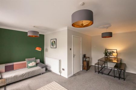 3 bedroom end of terrace house to rent - Photo 4