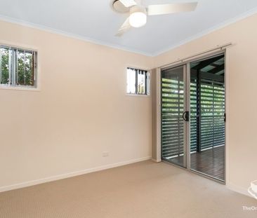 3 bedroom Townhouse walk to schools - Photo 2