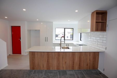 RICCARTON – 3 BEDROOM, 2 BATHROOM & SINGLE GARAGE - Photo 5