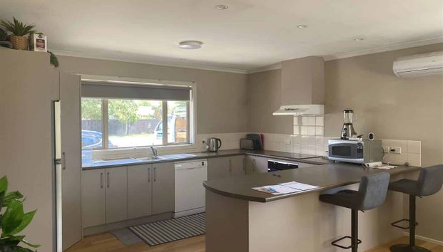 Spacious 4-Bedroom House in Prime Belfast Location - Photo 1