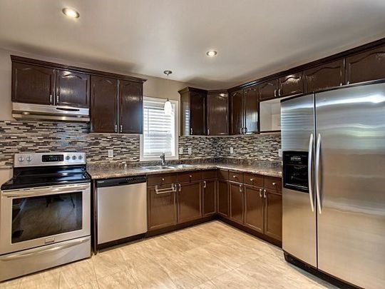 For Lease - 330 Elliott Street Unit# Upper Level, Windsor, Ontario - Photo 1