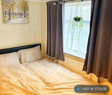 1 bedroom in a house share to rent - Photo 2