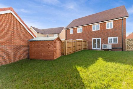 3 bedroom semi-detached house to rent - Photo 4