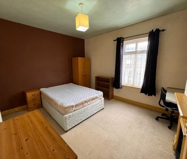 Ratcliffe Street, Burton Stone Lane - P2108 - Photo 3