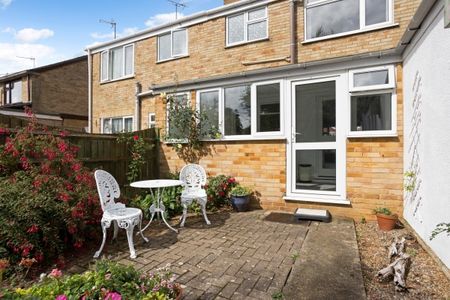 3 bedroom semi-detached house to rent - Photo 5