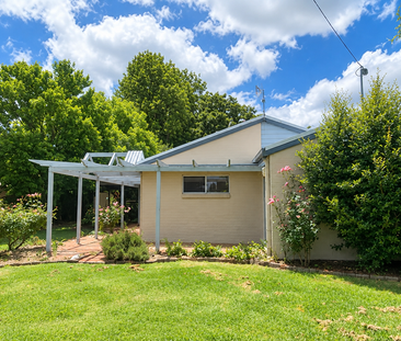 Charming Family Home with Established Gardens - Photo 4