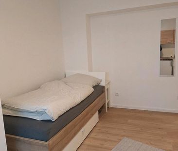 Möbliertes Zimmer mit Gemeinschaftsbad - Photo 2