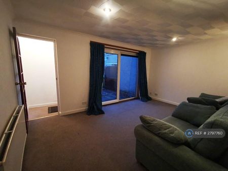 2 bedroom end of terrace house to rent - Photo 2