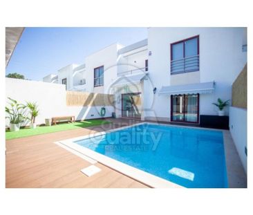 4 room luxury House for rent in Barreiro, Distrito de Setúbal - Photo 1