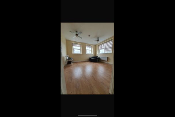 Studio Flat, East India Dock Road, E14 - Photo 1