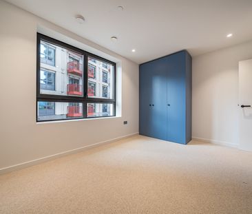 Available from 12/11/2025 - 1 Bed Apartment, Furnished - Photo 2