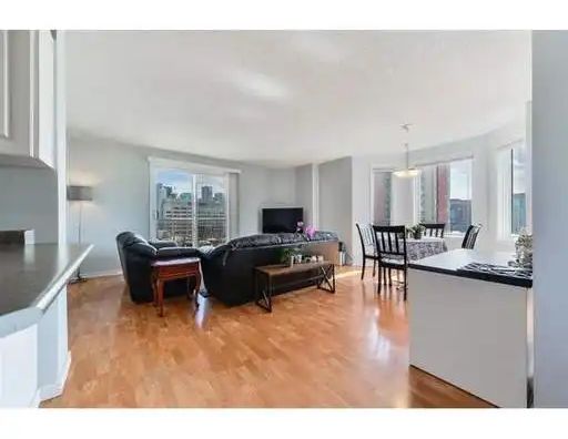 Cosmopolitan condo unit - Highly sought after | 10909 103 Ave, Edmonton - Photo 1