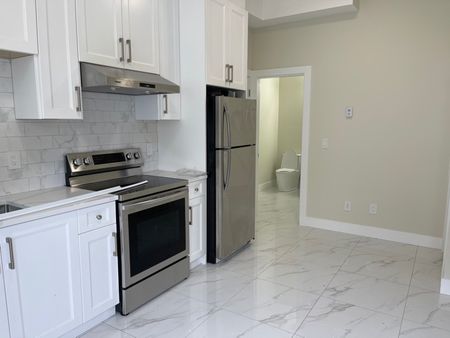 Ground Level One Bedroom Suite - Photo 3