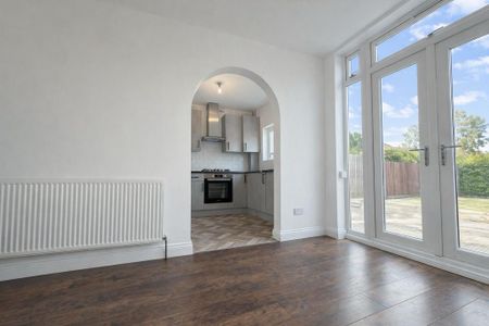 3 bedroom semi-detached house to rent - Photo 5