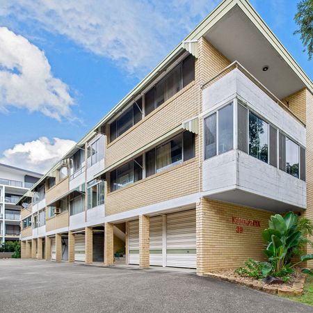 A Must See! 2 Bedroom Unit in the heart of Windsor! - Photo 4