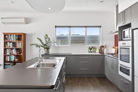 Modern Beachfront Home - Photo 4