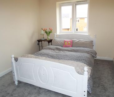 3 bedroom end of terrace house to rent - Photo 4