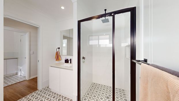 Southlakes Stunner! - Photo 1