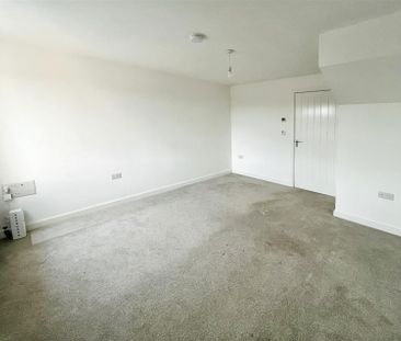 3 bedroom - Photo 3