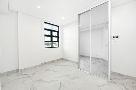 Brand New Selection Of 14 Up Market Studios - Available NOW - Photo 5