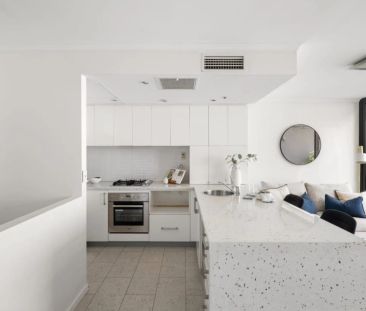 Inner-City Sub-Penthouse with Sweeping District Views - Photo 1