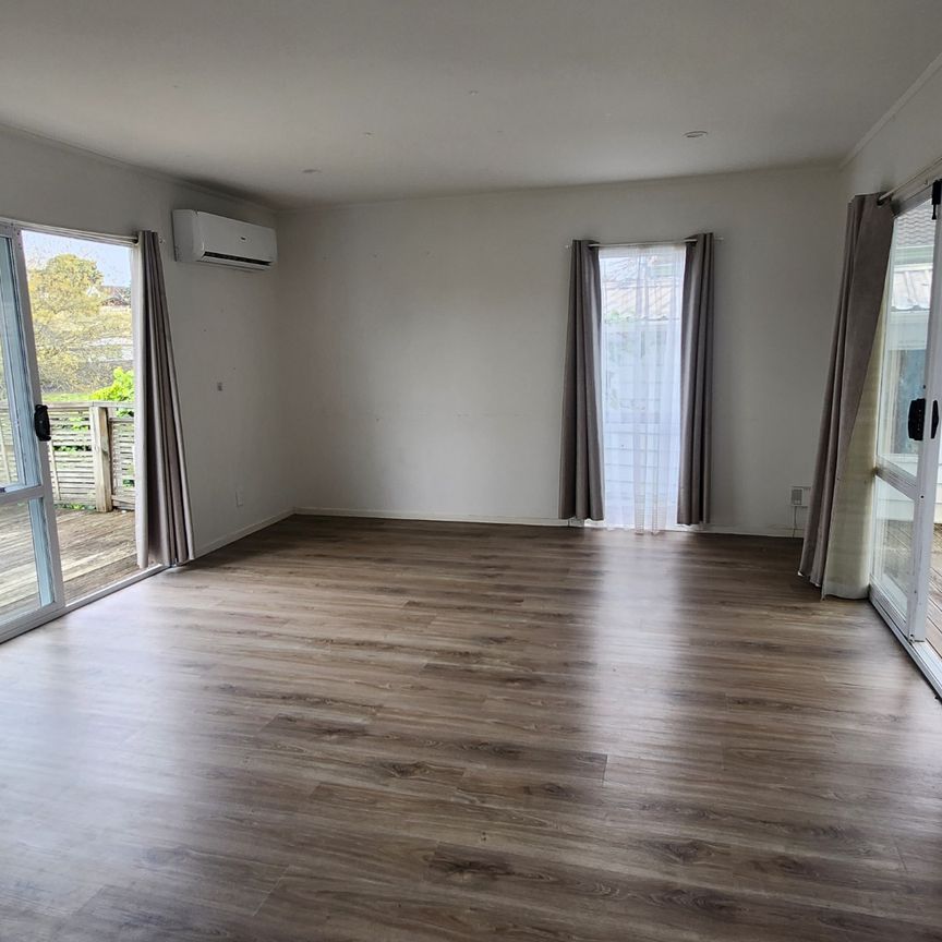 Weymouth - 3 Bedroom Home With Spacious Section - Photo 1