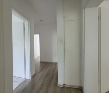 3-Zimmer-Wohnung im Erdgeschoss mit Balkon! – Was will man mehr!? - Foto 2