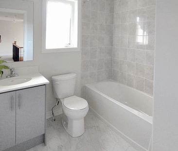 For Lease - 4 Sam Battaglia Crescent, Georgina, Ontario - Photo 4