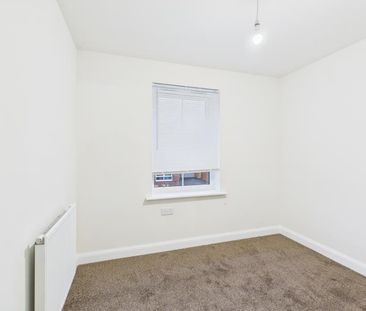 New Orchard Avenue, Winnycroft, Gloucester - Photo 3